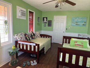 3 bedrooms, WiFi, bed sheets - Spacious 3-BR Waterfront House in  Surfside Beach (Surfside Beach)