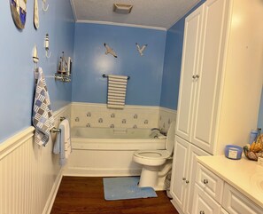 Dusj, boblebad, hårføner og håndklær