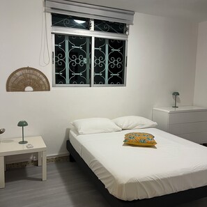 4 bedrooms, iron/ironing board, free WiFi, bed sheets - Villa Aloha - Large capacity with garden, jacuzzi, + cistern_Bas du fort (Le Gosier)