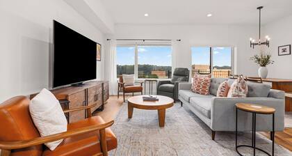 3 BD 2.5 BATH Luxe Townhome w/ Garage in Downtown Lynchburg!