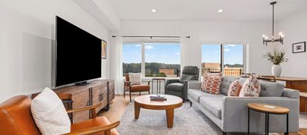 3 BD 2.5 BATH Luxe Townhome w/ Garage in Downtown Lynchburg!
