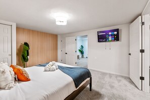 Iron/ironing board, free WiFi, bed sheets