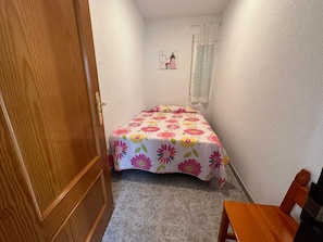 3 bedrooms, iron/ironing board, free WiFi