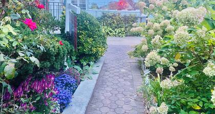 Private Charming Affordable 2 Bedrooms one bathroom.