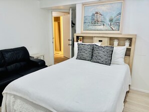 2 bedrooms, desk, iron/ironing board, WiFi