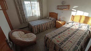3 bedrooms, iron/ironing board, free WiFi