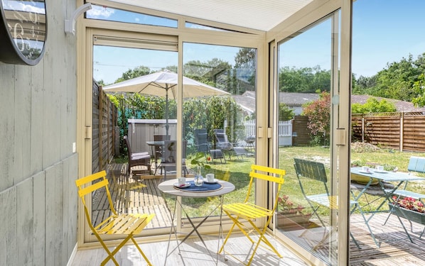 Outdoor dining - 1 bedroom lovely home in Saujon (Saujon)
