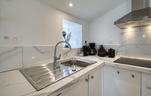 Fridge, oven, stovetop, dishwasher