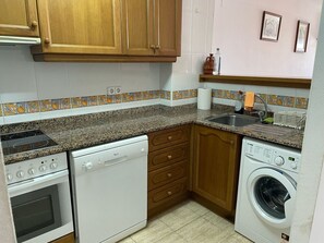 Fridge, microwave, oven, dishwasher - Apartamento Isabel - Apartamento en Vinaròs - Ref. 832 (Vinaròs)