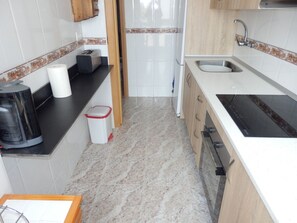 Refrigerador, microondas, horno, cafetera/tetera