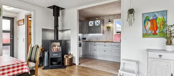 Amazing home in Juelsminde with WiFi