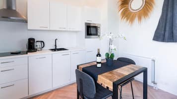 Réfrigérateur, lave-vaisselle, cafetiÚre/bouilloire