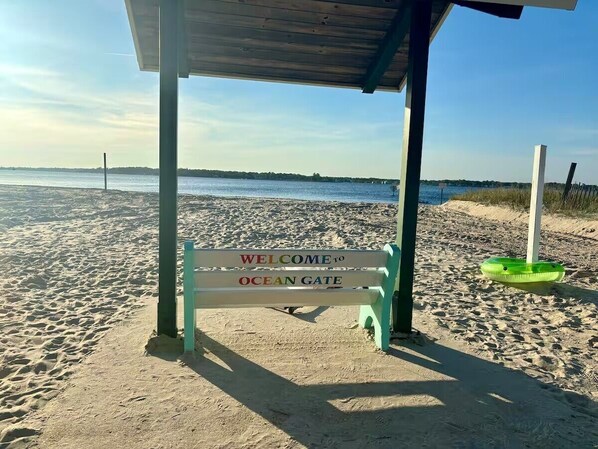 Beach nearby, sun loungers, beach towels
