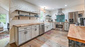 Réfrigérateur, four, plaque de cuisson, lave-vaisselle