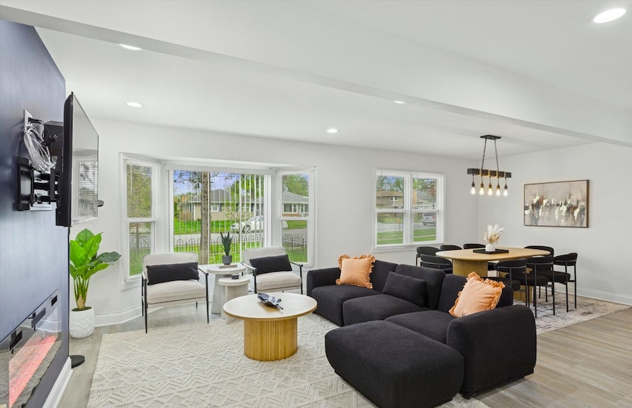 Remodeled Charming Home,backyard W/pergola,pool/ping Pong Game Room, Homewood Il - Tinley Park, IL