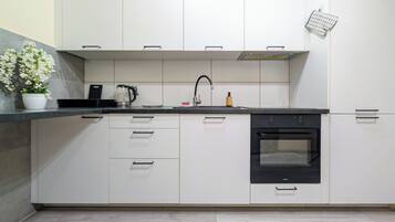 Fridge, oven, stovetop