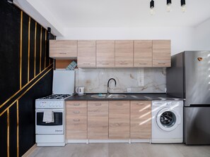 Fridge, oven, stovetop