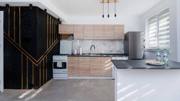 Geladeira, fogão, cooktop