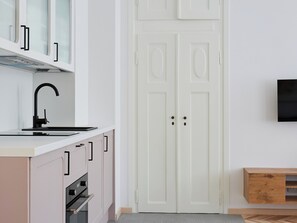 Fridge, oven, stovetop