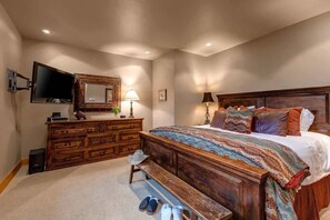 6 bedrooms, iron/ironing board, free WiFi, bed sheets