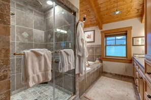Dusche, Haartrockner, Shampoo