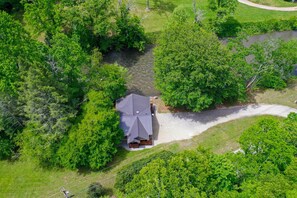 Exterior - Hot Tub Downtime, Fireside Sips, S'mores Galore & Nearby Activities - River Cottage of Blue Ridge (Blue Ridge)
