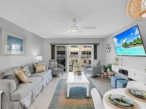 Smart TV, computer monitors - Walk to Beach, Pool & Flagler! Relaxed Condo w/ Balcony & Full Kitchen (New Smyrna Beach)
