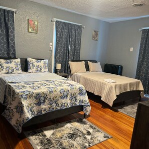 5 bedrooms, iron/ironing board, WiFi, bed sheets