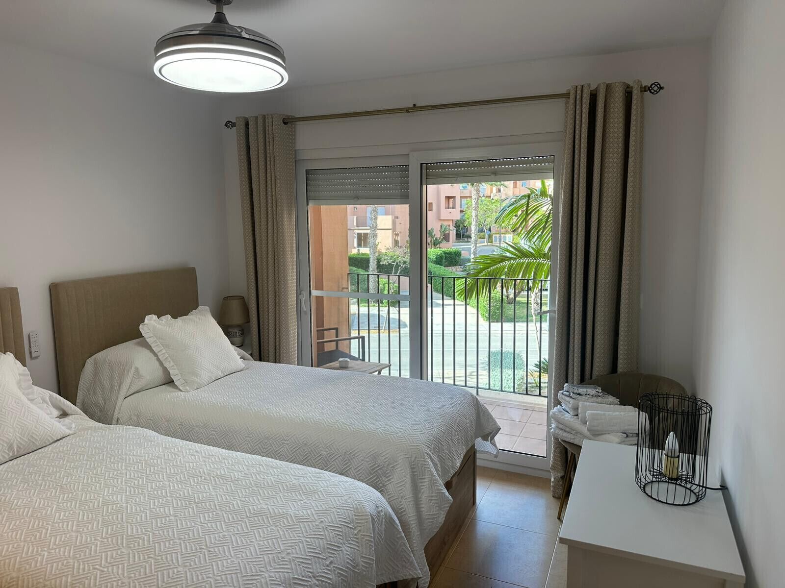 2 slaapkamers, een strijkplank/strijkijzer, gratis wifi, beddengoed