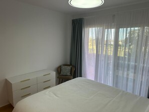 2 chambres, fer et planche à repasser, Wi-Fi gratuit, draps fournis