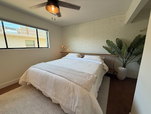 3 bedrooms, desk, iron/ironing board, free WiFi