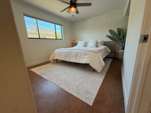 3 bedrooms, desk, iron/ironing board, free WiFi - Quiet 3BR Home in South Scottsdale – Pool, Pet Friendly, Near Tempe & Old Town (Scottsdale)