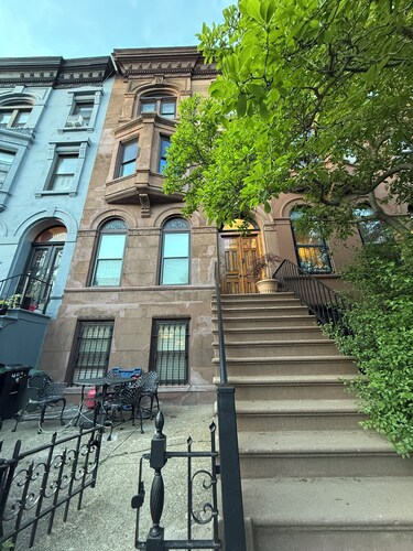 Spacious 3-bedroom townhome in Park Slope, Brooklyn