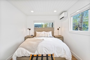 2 bedrooms, iron/ironing board, free WiFi, bed sheets