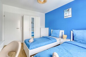 3 bedrooms, desk, iron/ironing board, travel crib