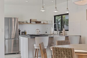 Fridge, oven, stovetop, coffee/tea maker