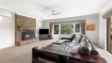 Smart TV, fireplace, offices