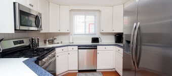 Charming 3-bedroom house in Enchanting Conesus with WiFi, AC