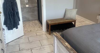 4-Guest Suite in Beautiful Grand Island, NY! 4 miles from Niagara Falls!