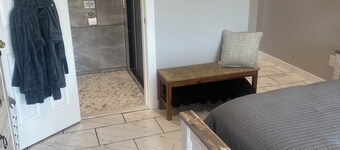 4-Guest Suite in Beautiful Grand Island, NY! 4 miles from Niagara Falls!