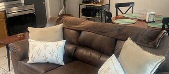 4-Guest Suite in Beautiful Grand Island, NY! 4 miles from Niagara Falls!