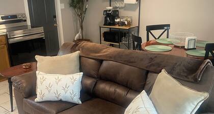 4-Guest Suite in Beautiful Grand Island, NY! 4 miles from Niagara Falls!
