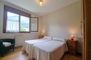 3 makuuhuonetta, silitysrauta/-lauta, vauvan matkasänky, ilmainen Wi-Fi