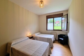 3 bedrooms, iron/ironing board, travel cot, free WiFi
