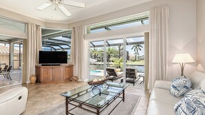 TV - Lovely 3 bedroom/2 bath waterfront pool home! (Marco Island)