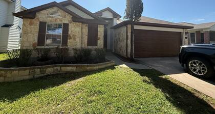 Charming house in Hutto with AC and WiFi, perfect for relaxation