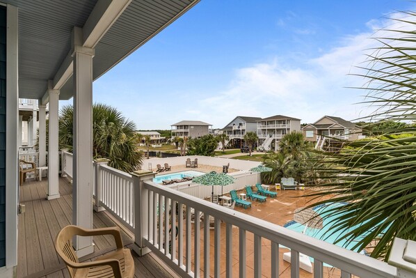 Terrace/patio - Experience ocean views at Beach Bubbles, a spacious 5-bedroom, 4-bathroom home in Oak Island (Oak Island)