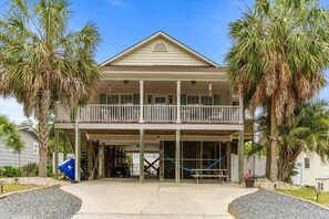 Exterior - Discover Peaceful Palms, a charming 3-bedroom home in Oak Island's East Beach (Oak Island)