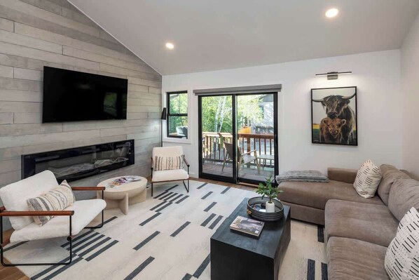 TV, fireplace, offices