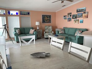 Dining - Tides & Tranquility - Venture Out Unit 053 (Summerland Key)